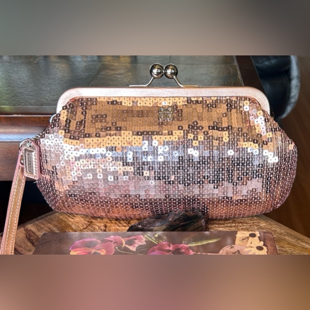 COACH NWOT Limited  Edition Iridescent Sequins rose gold kiss lock - Picture 7 of 7